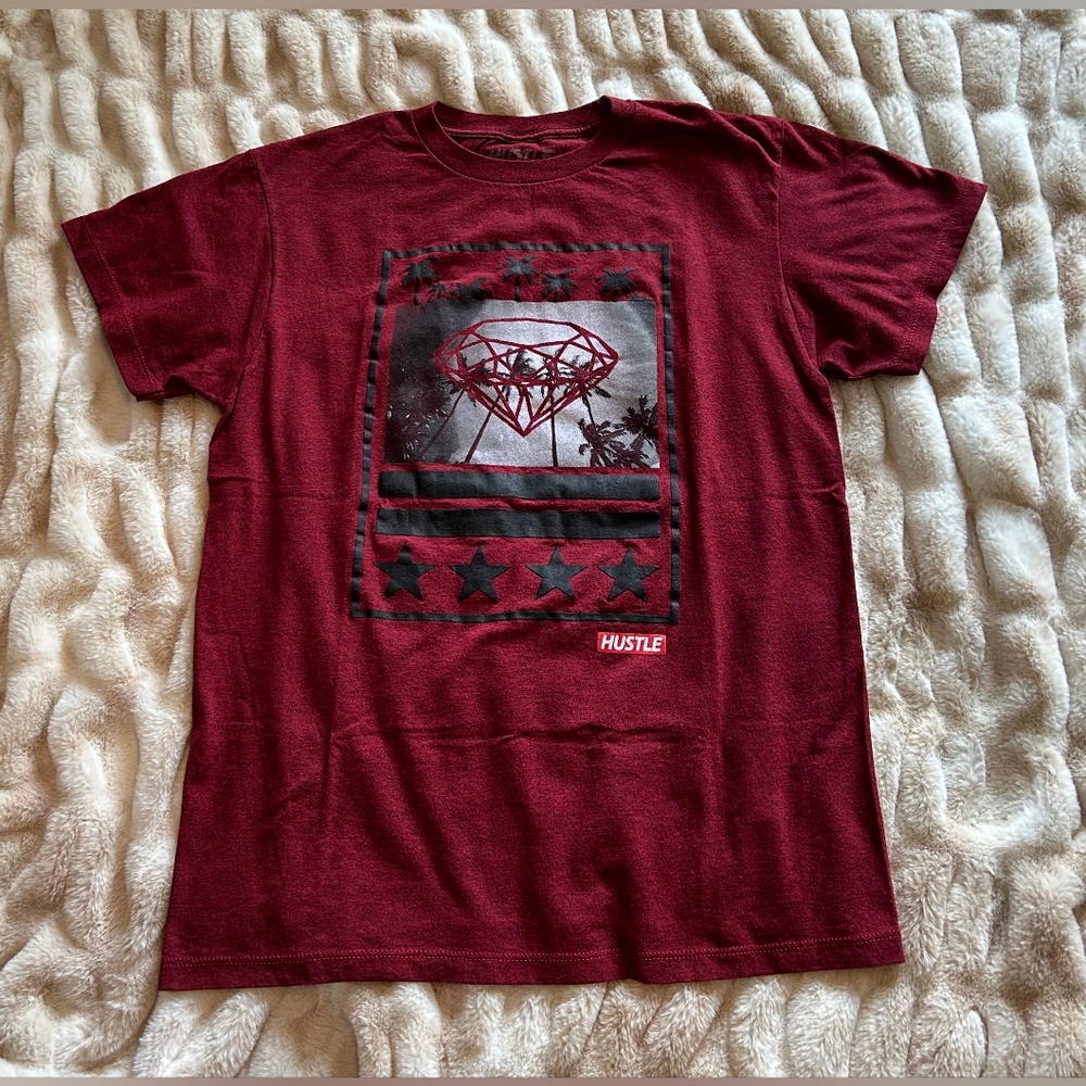 Hustle Avenue Red Tee. Size Boys Large!